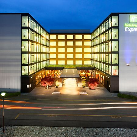 Holiday Inn Express Zurich Airport, An Ihg Hotel Рюмланг Экстерьер фото