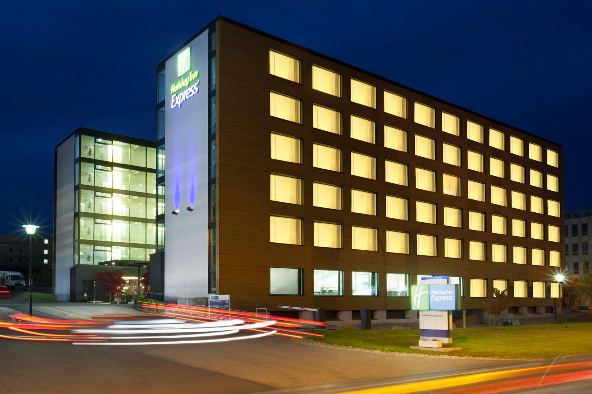 Holiday Inn Express Zurich Airport, An Ihg Hotel Рюмланг Экстерьер фото