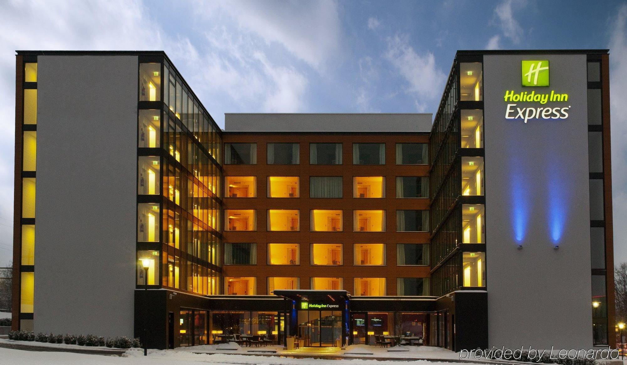 Holiday Inn Express Zurich Airport, An Ihg Hotel Рюмланг Экстерьер фото